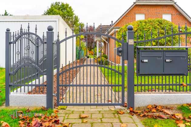 Pforte, Bogenzaun, Zaunprojekt, Zaunportfolio, Zaunmuster, Schmiedezaun, Schmiedezäune, Zaunanlage Projekt, Zaun Metal Art, Zäune aus Polen, Zaun Berlin, Zaun günstig kaufen, Zäune und Tore, klassische Zäune, Schmuckzaun, Schmuckzäune, Gartenzaun, Gartenzäune