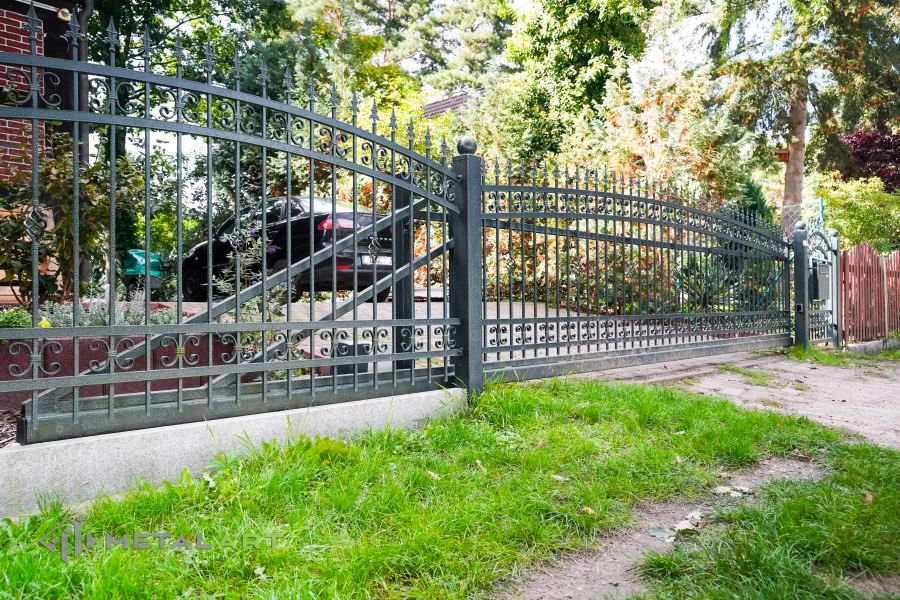 Gartenzaun, Zaunprojekt, Zaunportfolio, Zaunmuster, moderne Zäune, Zaunanlage Projekt, Zaun Metal Art, Zäune aus Polen, Zaun Berlin, Zaun günstig kaufen, Zäune und Tore, klassische Zäune, Schmuckzaun, Schmuckzäune