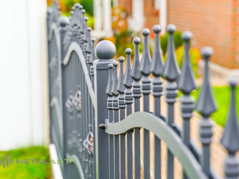 Zaun in Welle, Schmiedezaun, Schmiedezäune, Zaunanlage Projekt, Zaun Metal Art, Zäune aus Polen, Zaun Berlin, Zaun günstig kaufen, Zäune und Tore, klassische Zäune, Schmuckzaun, Gartenzäune