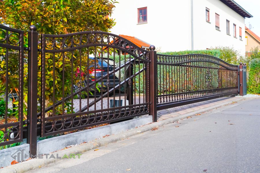 Gartenzaun, Zaunprojekt, Zaunportfolio, Zaunmuster, moderne Zäune, Zaunanlage Projekt, Zaun Metal Art, Zäune aus Polen, Zaun Berlin, Zaun günstig kaufen, Zäune und Tore, klassische Zäune, Schmuckzaun, Schmuckzäune
