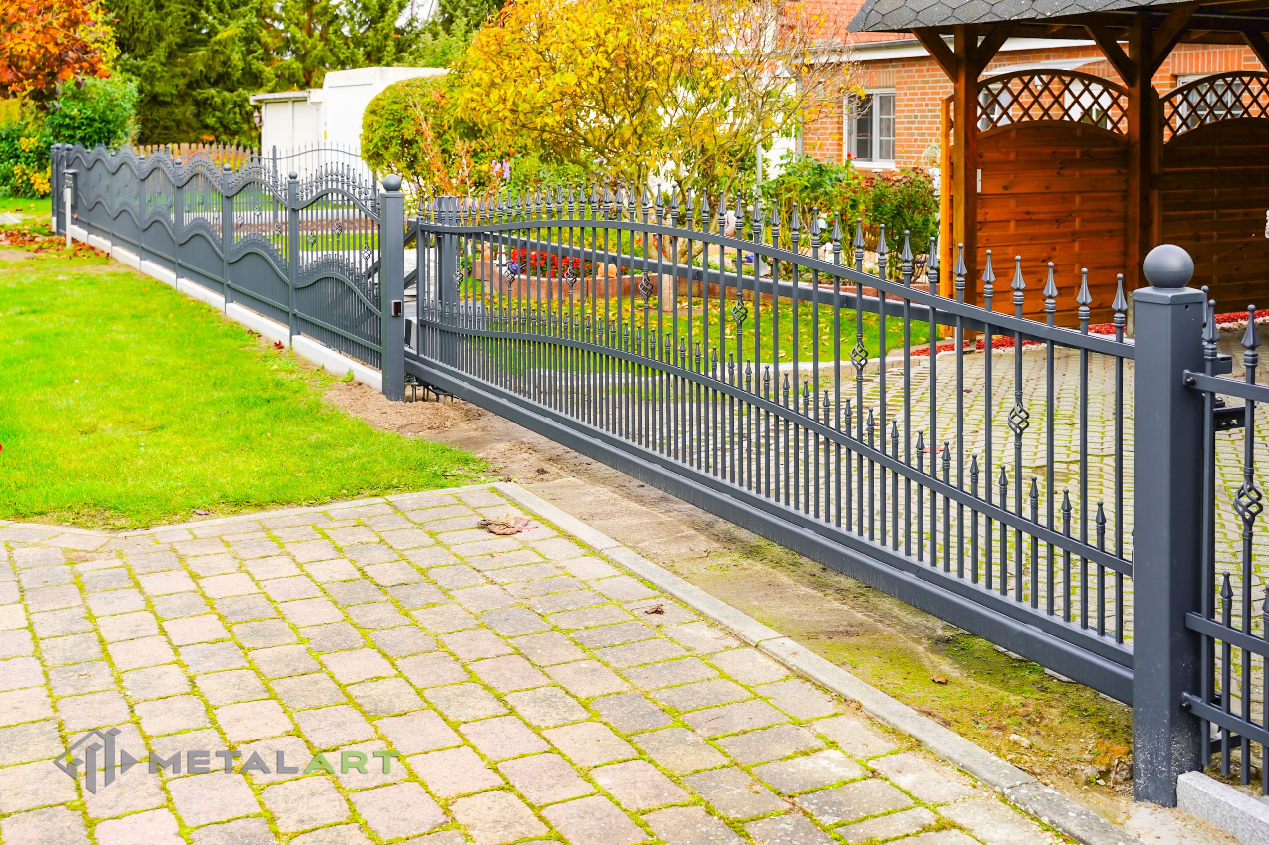 Zaun in Welle, Bogenzaun, Zaunprojekt, Zaunportfolio, Zaunmuster, Schmiedezaun, Schmiedezäune, Zaunanlage Projekt, Zaun Metal Art, Zäune aus Polen, Zaun Berlin, Zaun günstig kaufen, Zäune und Tore, klassische Zäune, Schmuckzaun, Schmuckzäune, Gartenzaun, Gartenzäune