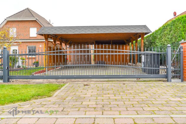 Bogenzaun, Zaunprojekt, Zaunportfolio, Zaunmuster, Schmiedezaun, Schmiedezäune, Zaunanlage Projekt, Zaun Metal Art, Zäune aus Polen, Zaun Berlin, Zaun günstig kaufen, Zäune und Tore, klassische Schiebetor, Zäune, Schmuckzaun, Schmuckzäune, Gartenzaun, Gartenzäune