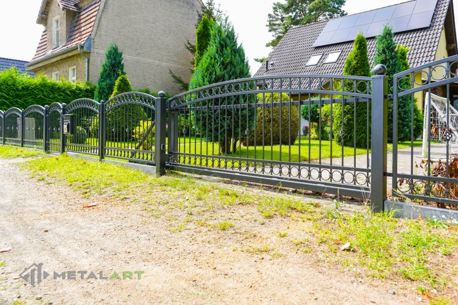 Schmuckzaun, Rahmenzaun, Schmiedezaun, Schmiedezäune, Zaunanlage Projekt, Zaun Metal Art, Zäune aus Polen, Zaun Berlin, mit Kugeln, klassische Zäune, Gartenzaun, Gartenzäune