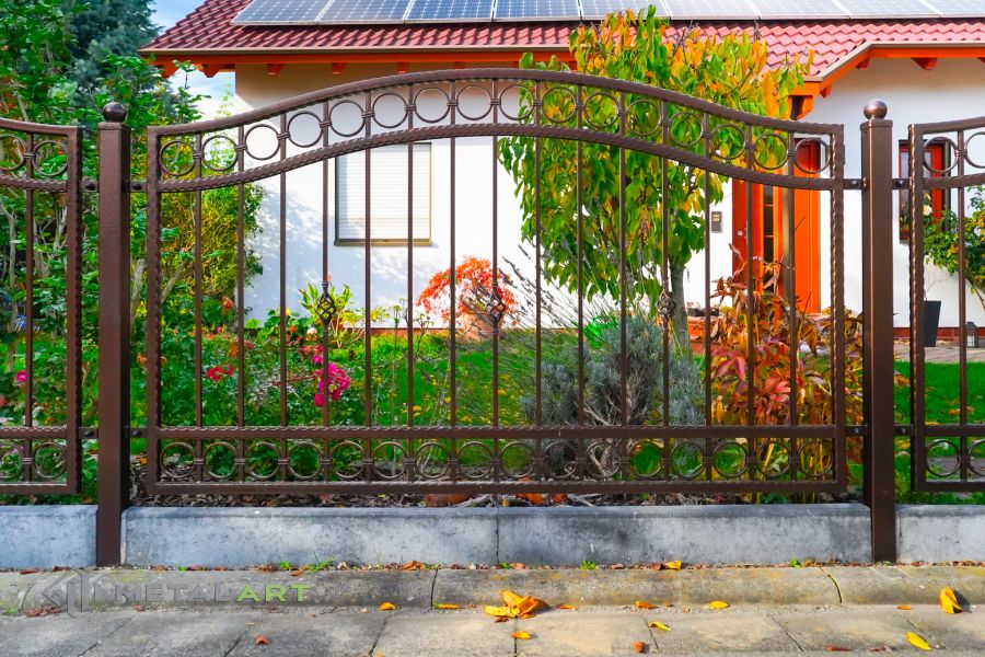 Gartenzaun, Zaunprojekt, Zaunportfolio, Zaunmuster, moderne Zäune, Zaunanlage Projekt, Zaun Metal Art, Zäune aus Polen, Zaun Berlin, Zaun günstig kaufen, Zäune und Tore, klassische Zäune, Schmuckzaun, Schmuckzäune