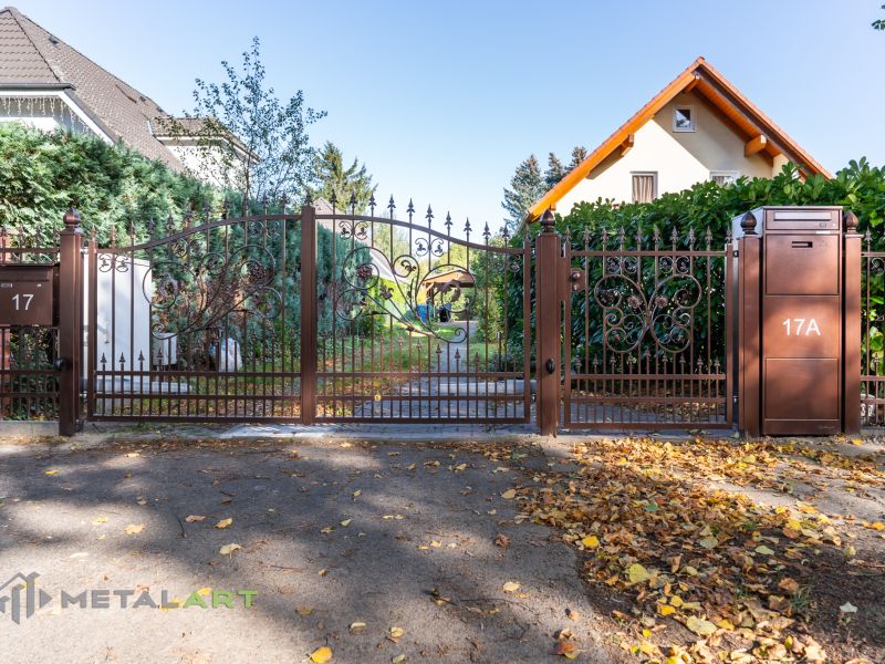Schmuckzaun, Schmiedezaun, Schmiedezäune, Zaunanlage, Zaun Metal Art, Zäune aus Polen, Zaun Berlin, Zaun günstig kaufen, Zäune und Tore, klassische Zäune, Schmuckzaun, Schmuckzäune, Gartenzaun, Gartenzäune