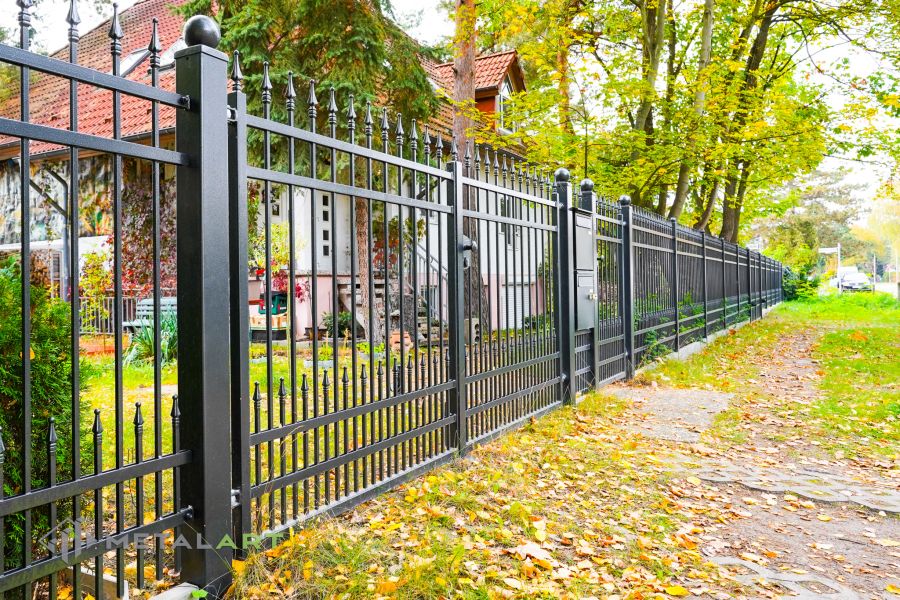 Zaunprojekt, Zaunportfolio, Zaunmuster, Schmiedezaun, Schmiedezäune, Zaunanlage Projekt, Zaun Metal Art, Zäune aus Polen, Zaun Berlin, Zaun günstig kaufen, Zäune und Tore, klassische Zäune, Gartenzaun, Gartenzäune