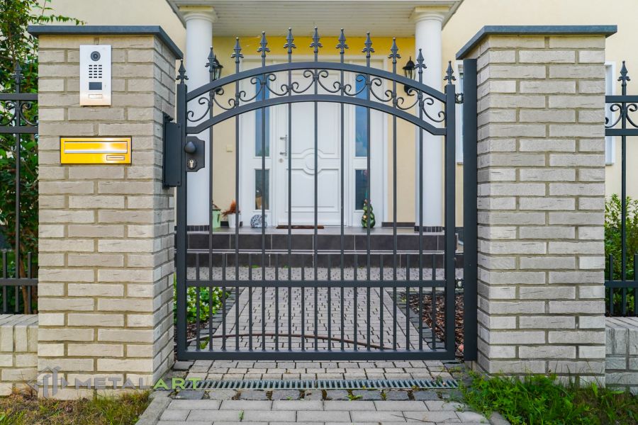 Zaunprojekt, Zaunportfolio, Zaunmuster, Schmiedezaun, Schmiedezäune, Zaunanlage Projekt, Zaun Metal Art, Zäune aus Polen, Zaun Berlin, Zaun günstig kaufen, Zäune und Tore, klassische Zäune, Gartenzaun, Gartenzäune