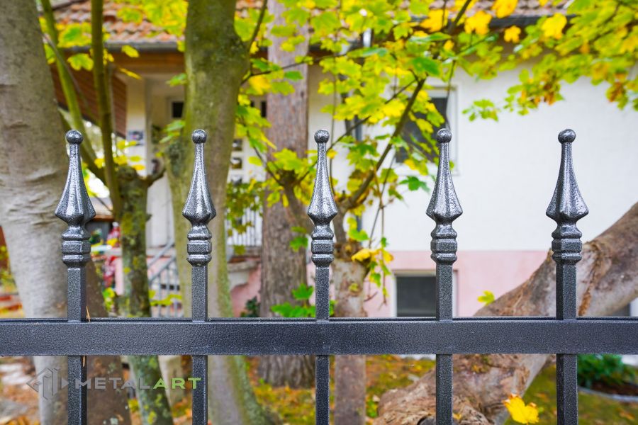 Zaunprojekt, Zaunportfolio, Zaunmuster, Schmiedezaun, Schmiedezäune, Zaunanlage Projekt, Zaun Metal Art, Zäune aus Polen, Zaun Berlin, Zaun günstig kaufen, Zäune und Tore, klassische Zäune, Gartenzaun, Gartenzäune