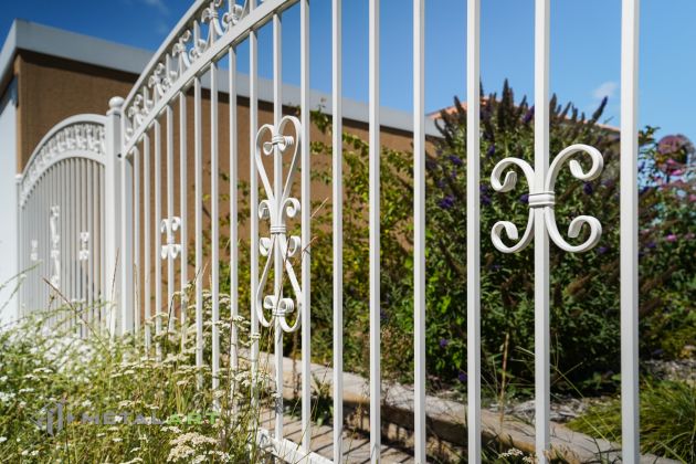 Ornament im Zaun, Rosette im Zaun