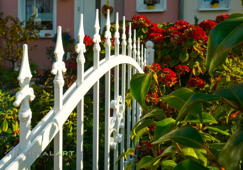 Zaun in Welle, Zaunprojekt, Zaunmuster, Schmiedezaun, Zaunanlage Projekt, Zaun Metal Art, klassische Zäune, Schmuckzäune, Gartenzäune