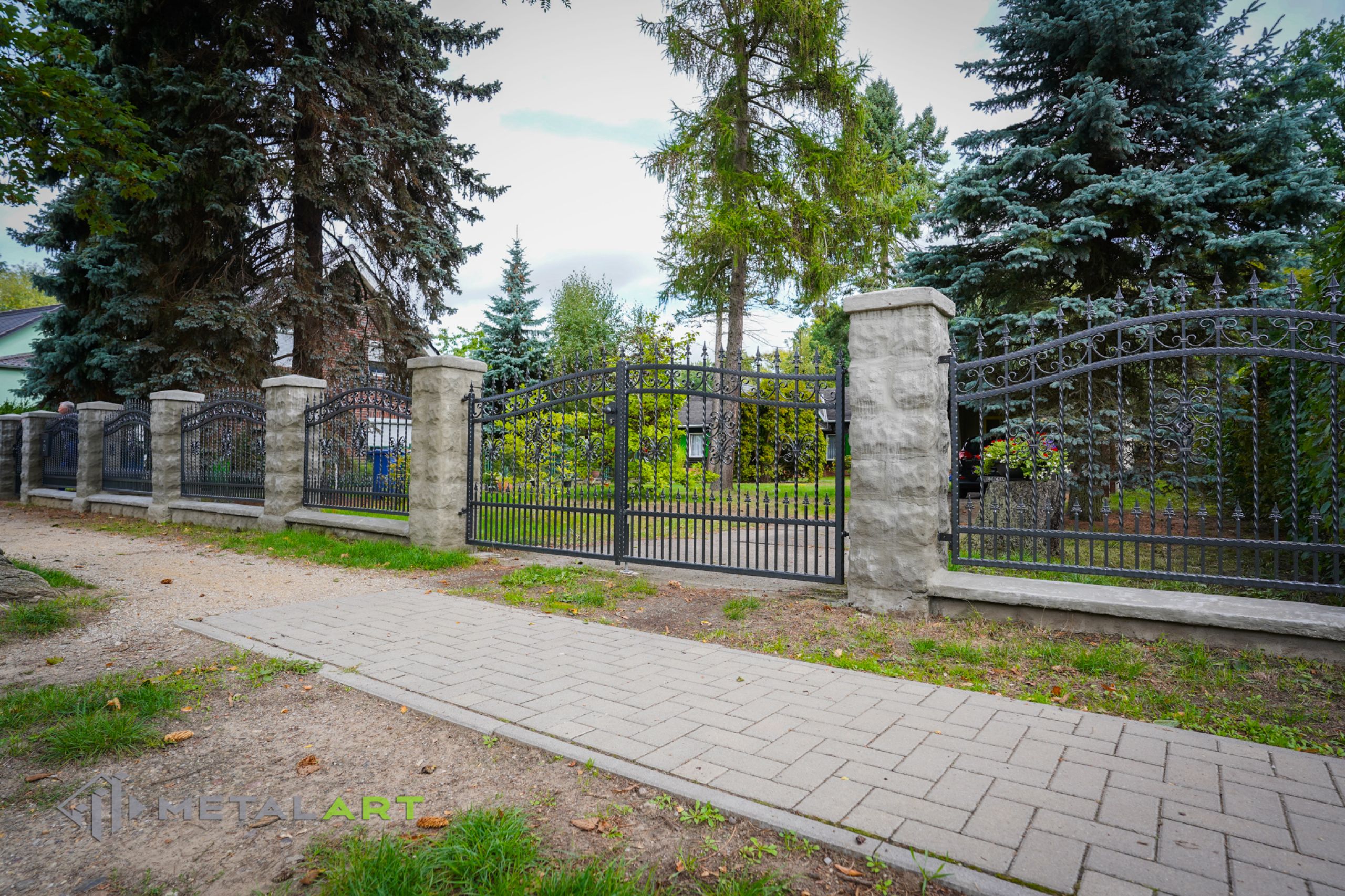 Zaunprojekt, Schmiedezaun, Zaunanlage in Welle, Zaun Metal Art, Zäune aus Polen, Zaun Berlin, Zaun günstig kaufen, Zäune und Tore, klassische Zäune, Schmuckzaun, Schmuckzäune, Gartenzaun, Gartenzäune