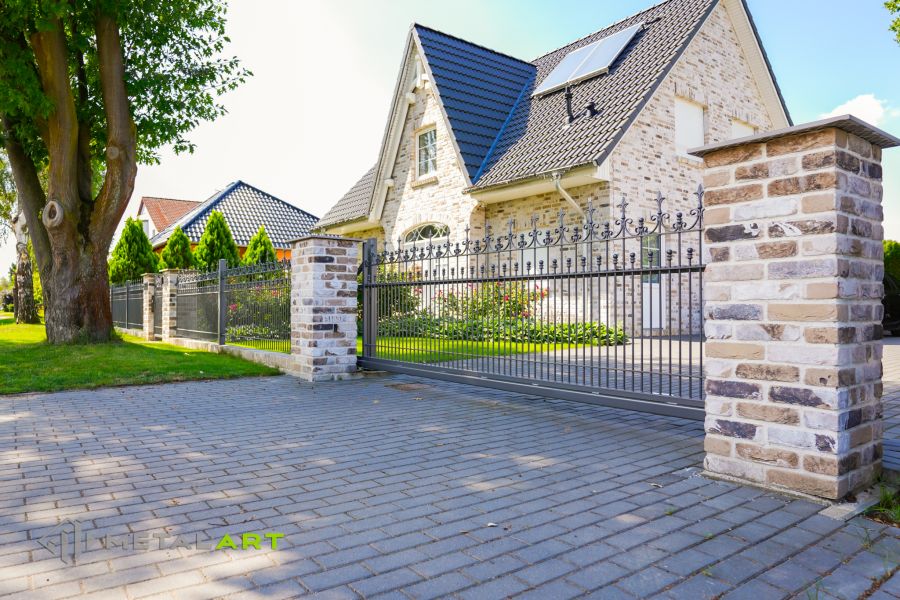 Der klassische Zaun, Zaunprojekt, Zaunportfolio, Zaunmuster, Schmiedezaun, Schmiedezäune, Zaunanlage Projekt, Zaun Metal Art, Zäune aus Polen, Zaun Berlin, Zaun günstig kaufen, Zäune und Tore, klassische Zäune, Gartenzaun, Gartenzäune