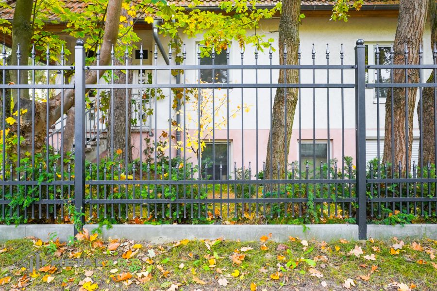Zaunprojekt, Zaunportfolio, Zaunmuster, Schmiedezaun, Schmiedezäune, Zaunanlage Projekt, Zaun Metal Art, Zäune aus Polen, Zaun Berlin, Zaun günstig kaufen, Zäune und Tore, klassische Zäune, Gartenzaun, Gartenzäune