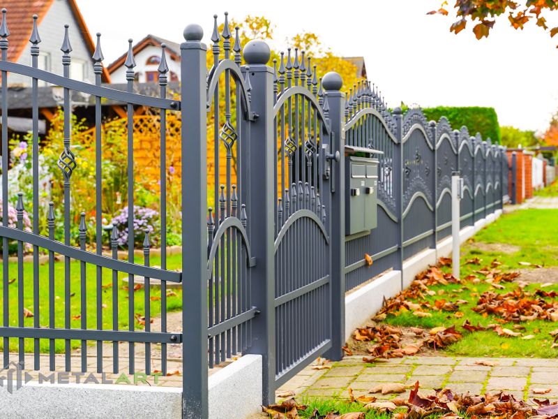 Zaun in Welle, Schmiedezaun, Schmiedezäune, Zaunanlage Projekt, Zaun Metal Art, Zäune aus Polen, Zaun Berlin, Zaun günstig kaufen, Zäune und Tore, klassische Zäune, Schmuckzaun, Gartenzäune