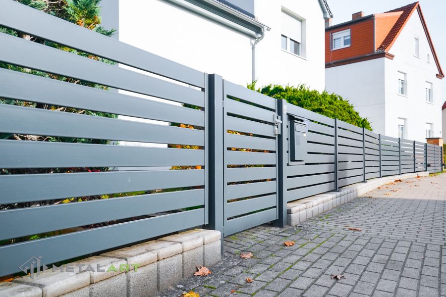 moderne Zäune, Zaunanlage Projekt, Zaun Metal Art, Zäune aus Polen, Zaun Berlin, Zaun günstig kaufen, Zäune und Tore, moderne Zäune, Sichtschutzzäune