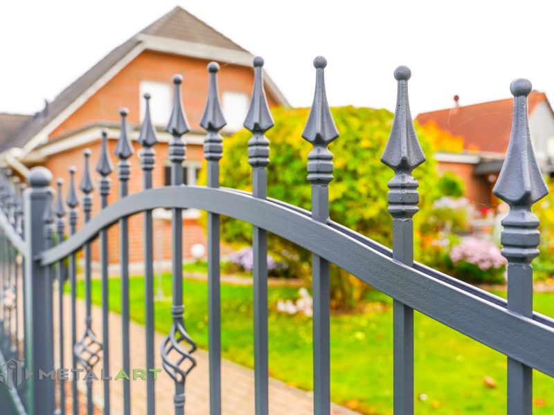 Zaun in Welle, Schmiedezaun, Schmiedezäune, Zaunanlage Projekt, Zaun Metal Art, Zäune aus Polen, Zaun Berlin, Zaun günstig kaufen, Zäune und Tore, klassische Zäune, Schmuckzaun, Gartenzäune