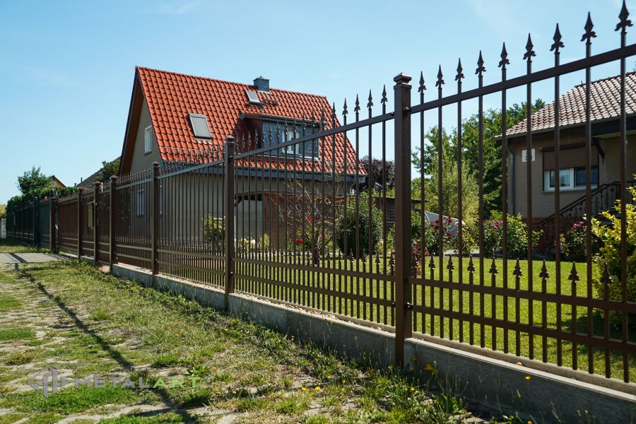 Zaunprojekt, Zaunportfolio, Zaunmuster, Schmiedezaun, Schmiedezäune, Zaunanlage Projekt, Zaun Metal Art, Zäune aus Polen, Zaun Berlin, Zaun günstig kaufen, Zäune und Tore, klassische Zäune, Gartenzaun, Gartenzäune