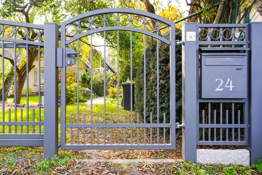 Schiebetore, Zaunprojekt, Zaunportfolio, Zaunmuster, Schmiedezaun, Schmiedezäune, Zaunanlage Projekt, Zaun Metal Art, Zäune aus Polen, Zaun Berlin, Zaun günstig kaufen, Zäune und Tore, klassische Zäune, Schmuckzaun, Schmuckzäune