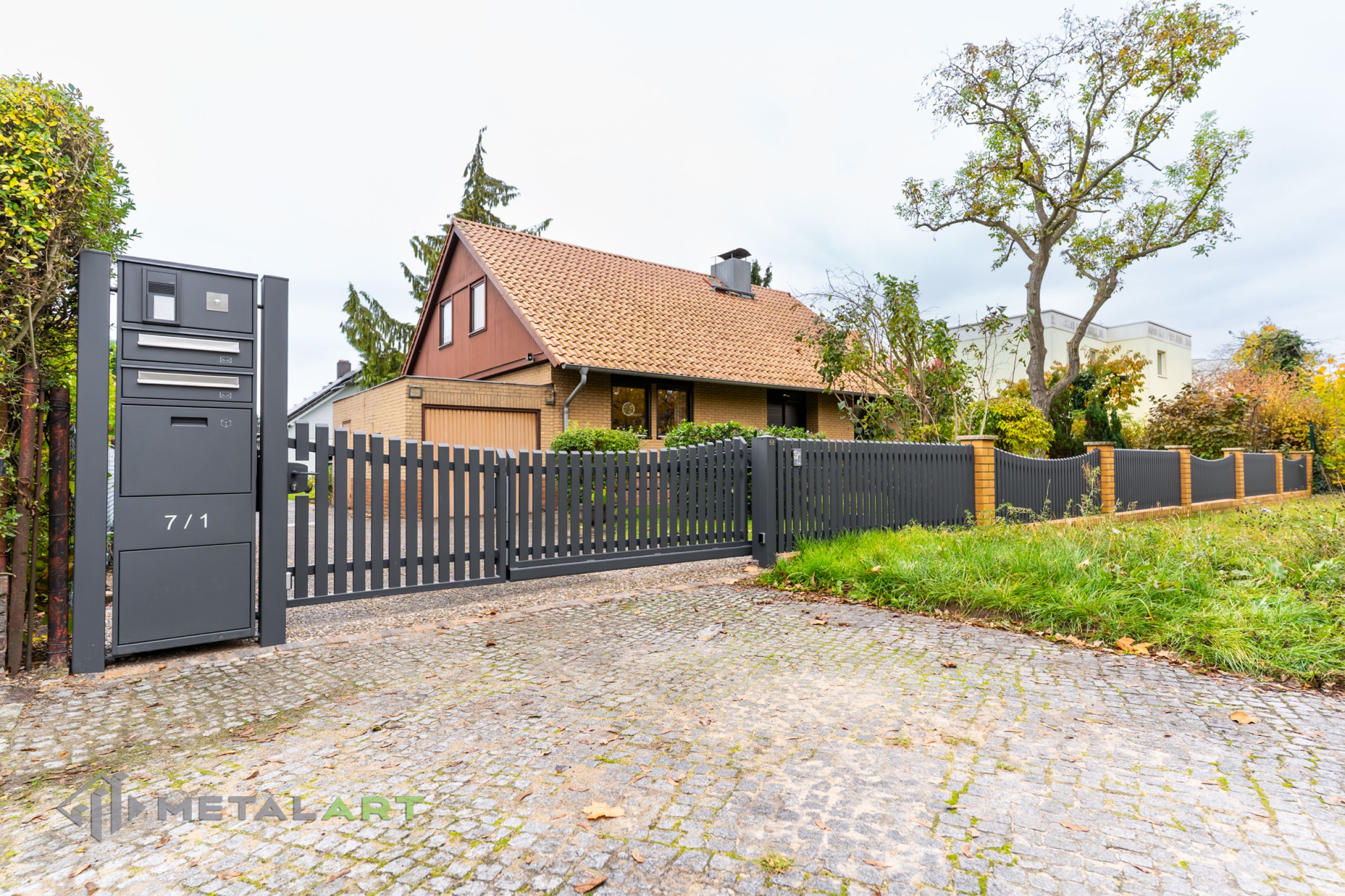 Zaunprojekt, Zaunportfolio, moderne Zäune, Zaunanlage Projekt, Zaun Metal Art, Zäune aus Polen, Zaun Berlin, Zaun günstig kaufen, Zäune und Tore