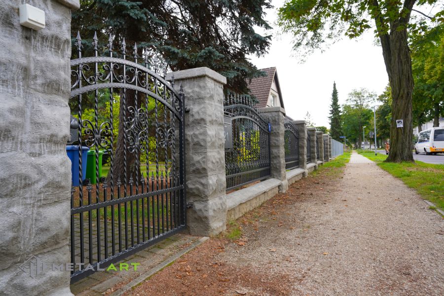 Schmuckzaun, Ornament im Zaun, Zaunprojekt, Schmiedezaun, Zaunanlage in Welle, Zaun Metal Art, Zäune aus Polen, Zaun Berlin, Zäune und Tore, klassische Zäune, Schmuckzäune, Gartenzaun