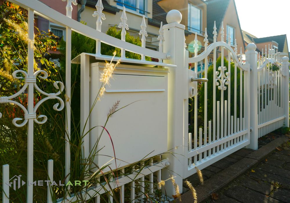 Zaun in Welle, Zaunprojekt, Zaunmuster, Schmiedezaun, Zaunanlage Projekt, Zaun Metal Art, klassische Zäune, Schmuckzäune, Gartenzäune