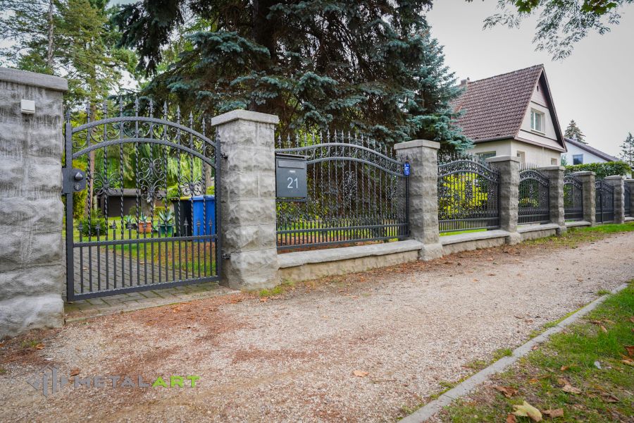 Schmuckzaun, Ornament im Zaun, Zaunprojekt, Schmiedezaun, Zaunanlage in Welle, Zaun Metal Art, Zäune aus Polen, Zaun Berlin, Zäune und Tore, klassische Zäune, Schmuckzäune, Gartenzaun