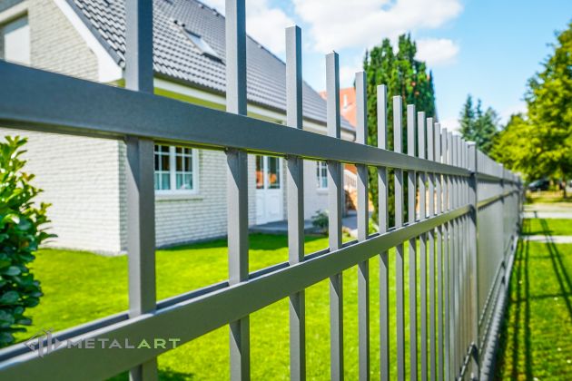 Zaunprojekt, Zaunportfolio, Zaunmuster, Schmiedezaun, Schmiedezäune, Zaunanlage Projekt, Zaun Metal Art, Zäune aus Polen, Zaun Berlin, Zaun günstig kaufen, Zäune und Tore, klassische Zäune, Gartenzaun, Gartenzäune