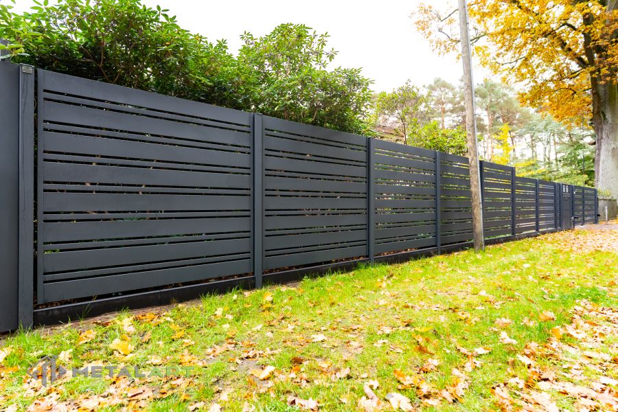 moderne Zäune, Zaunanlage Projekt, Zaun Metal Art, Zäune aus Polen, Zaun Berlin, Zaun günstig kaufen, Zäune und Tore, moderne Zäune, Sichtschutzzäune