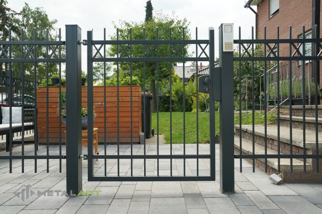 Pforte im Zaun